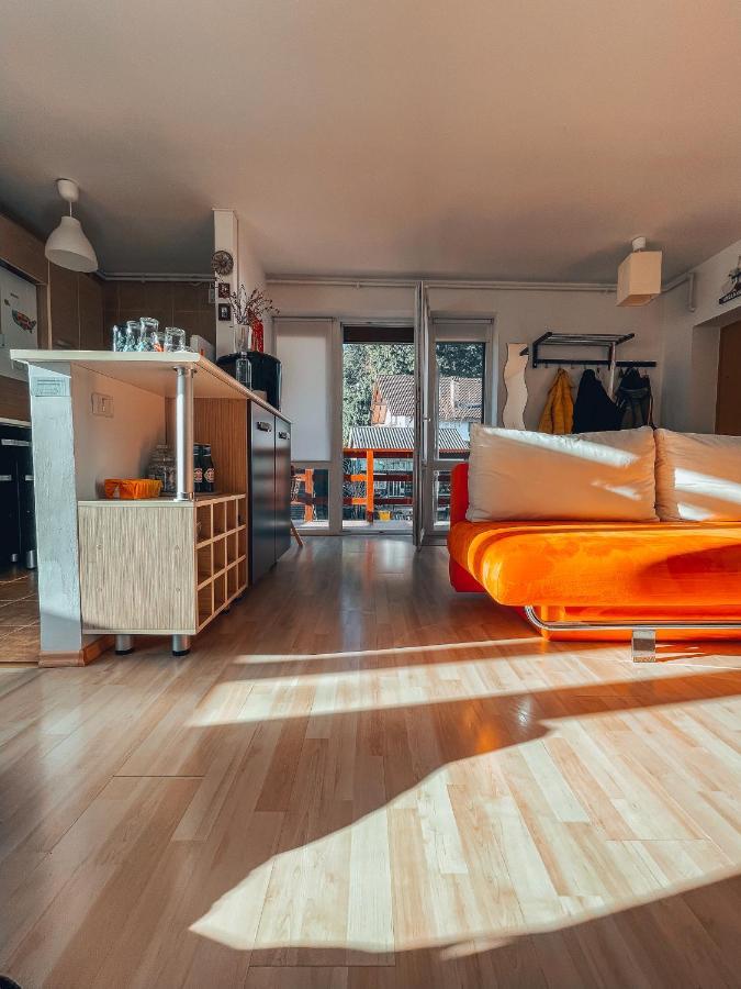 Sebiana Apartment บุชเตนี ภายนอก รูปภาพ